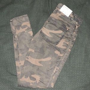 Camo skinny jeans